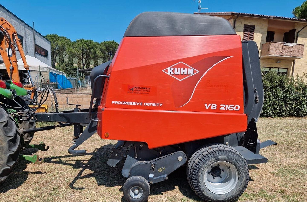 Rotopressa Kuhn - Enfardadeira de fardos redondos: foto 1 Rotopressa Kuhn - Enfardadeira de fardos redondos: foto 1