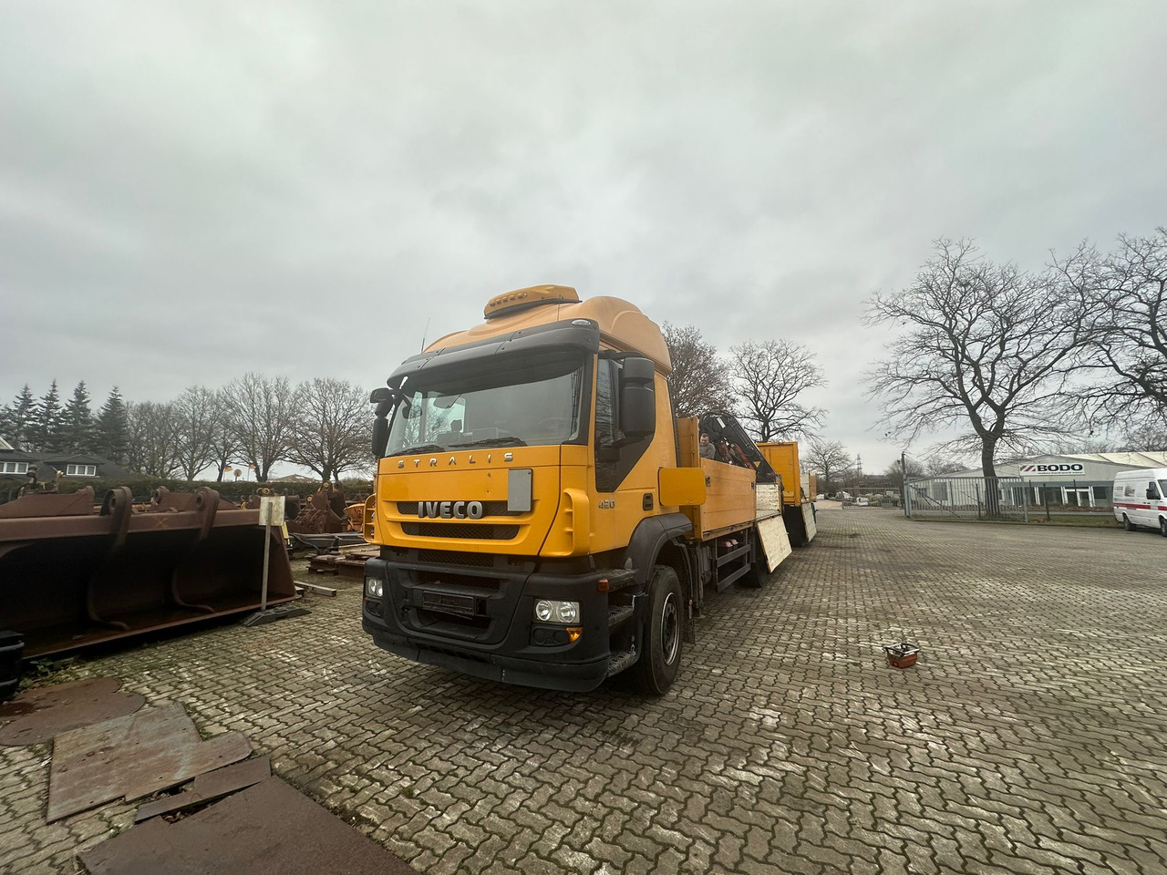 IVECO STRALIS 420 truck open box with TEREX loading crane 290.2E-A3 - Camião polibenne, Camião grua: foto 3 IVECO STRALIS 420 truck open box with TEREX loading crane 290.2E-A3 - Camião polibenne, Camião grua: foto 3