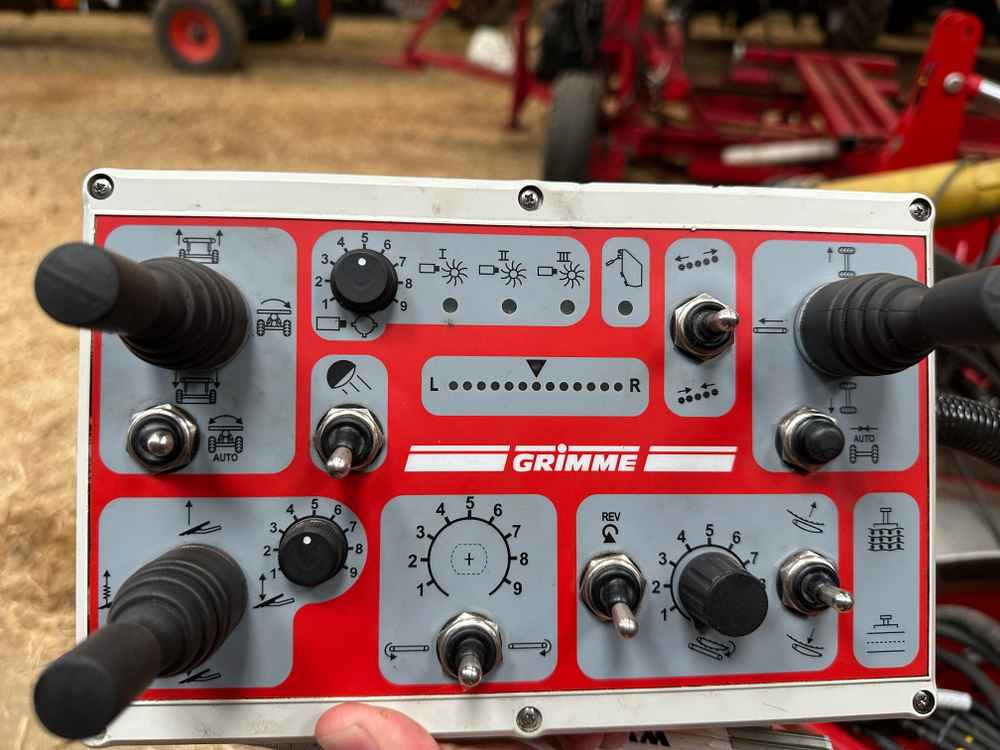 Grimme CS-150 CombiStar XL - Colheitadeira de batatas: foto 3 Grimme CS-150 CombiStar XL - Colheitadeira de batatas: foto 3