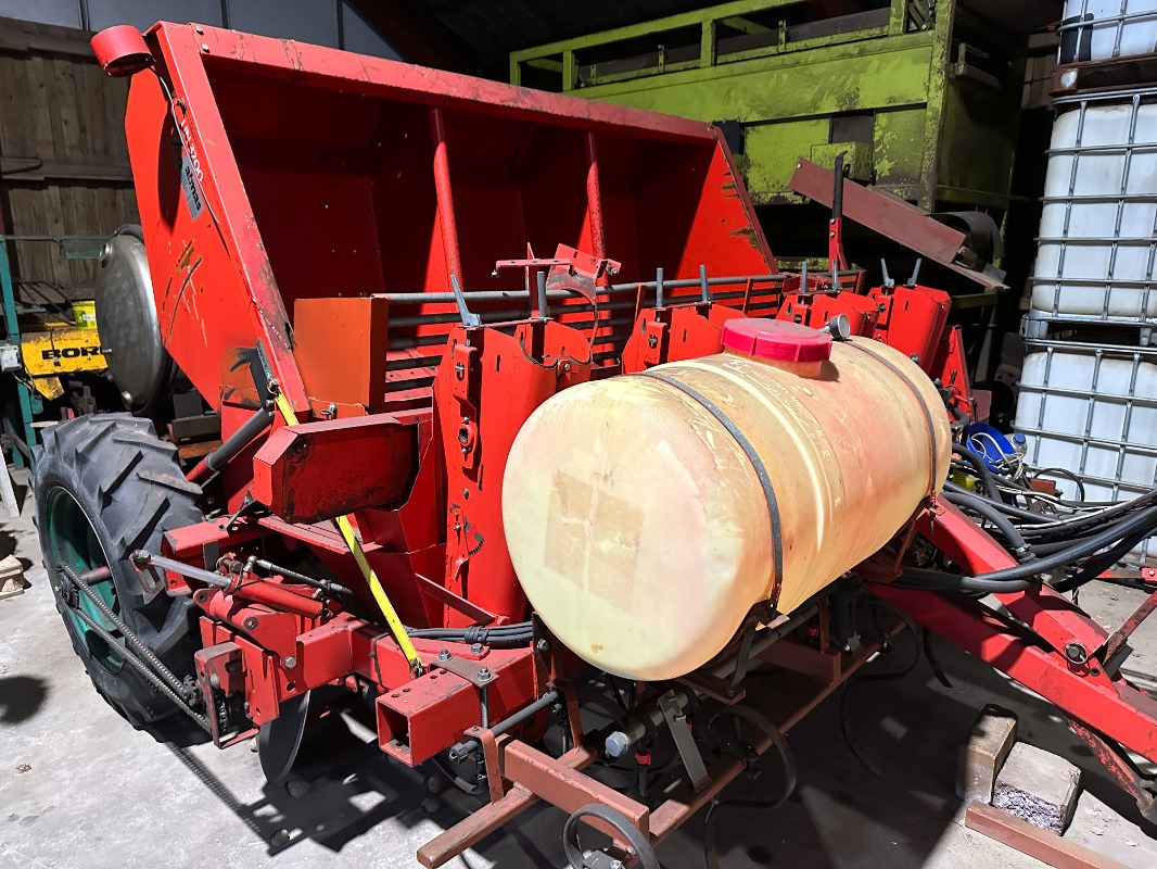 Kverneland UN-3200 - Colheitadeira: foto 1 Kverneland UN-3200 - Colheitadeira: foto 1