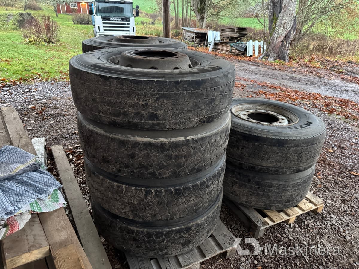 Bridgestone, Michelin & Dunlop Däck 2st 385/65R22.5 & 8st 315/80R22.5 - Roda completa: foto 4 Bridgestone, Michelin & Dunlop Däck 2st 385/65R22.5 & 8st 315/80R22.5 - Roda completa: foto 4