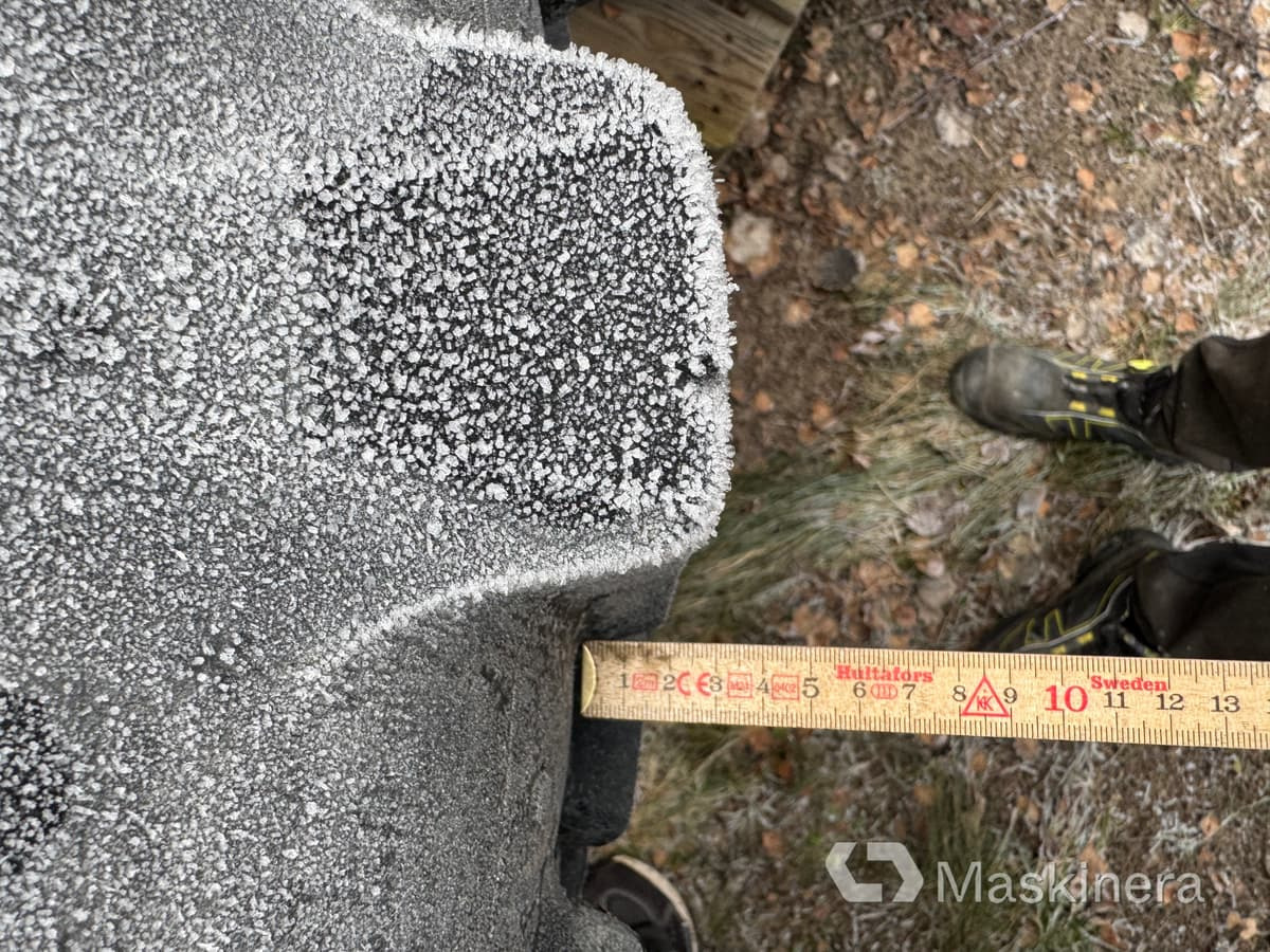 Entreprenaddäck på fälg med dubbar - Roda completa por Máquina de construção: foto 3 Entreprenaddäck på fälg med dubbar - Roda completa por Máquina de construção: foto 3