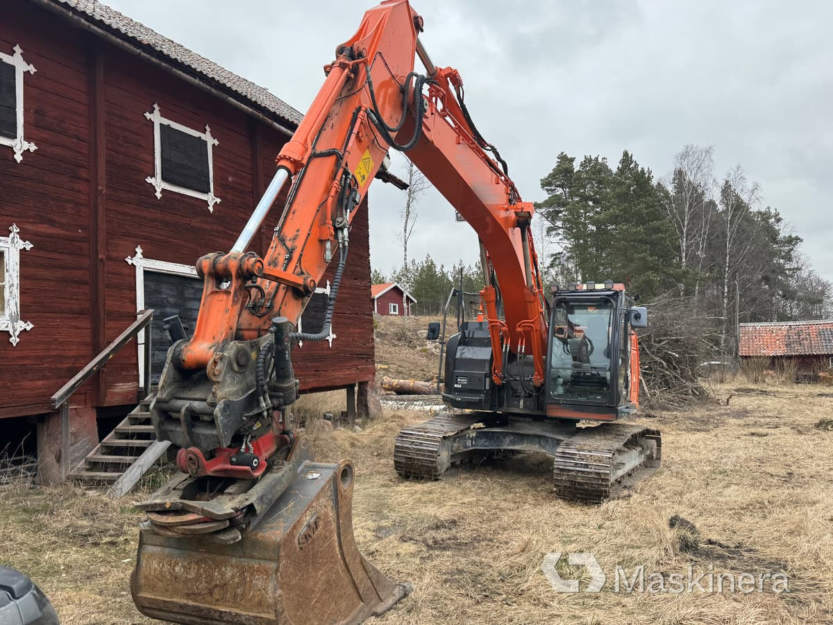 Grävmaskin Hitachi ZX225USLC-5B med redskap - Escavadora de rastos: foto 2 Grävmaskin Hitachi ZX225USLC-5B med redskap - Escavadora de rastos: foto 2