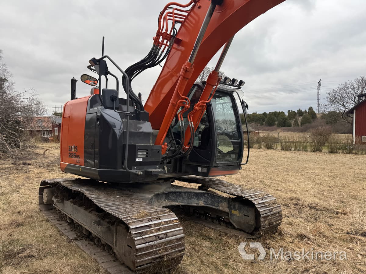 Grävmaskin Hitachi ZX225USLC-5B med redskap - Escavadora de rastos: foto 4 Grävmaskin Hitachi ZX225USLC-5B med redskap - Escavadora de rastos: foto 4