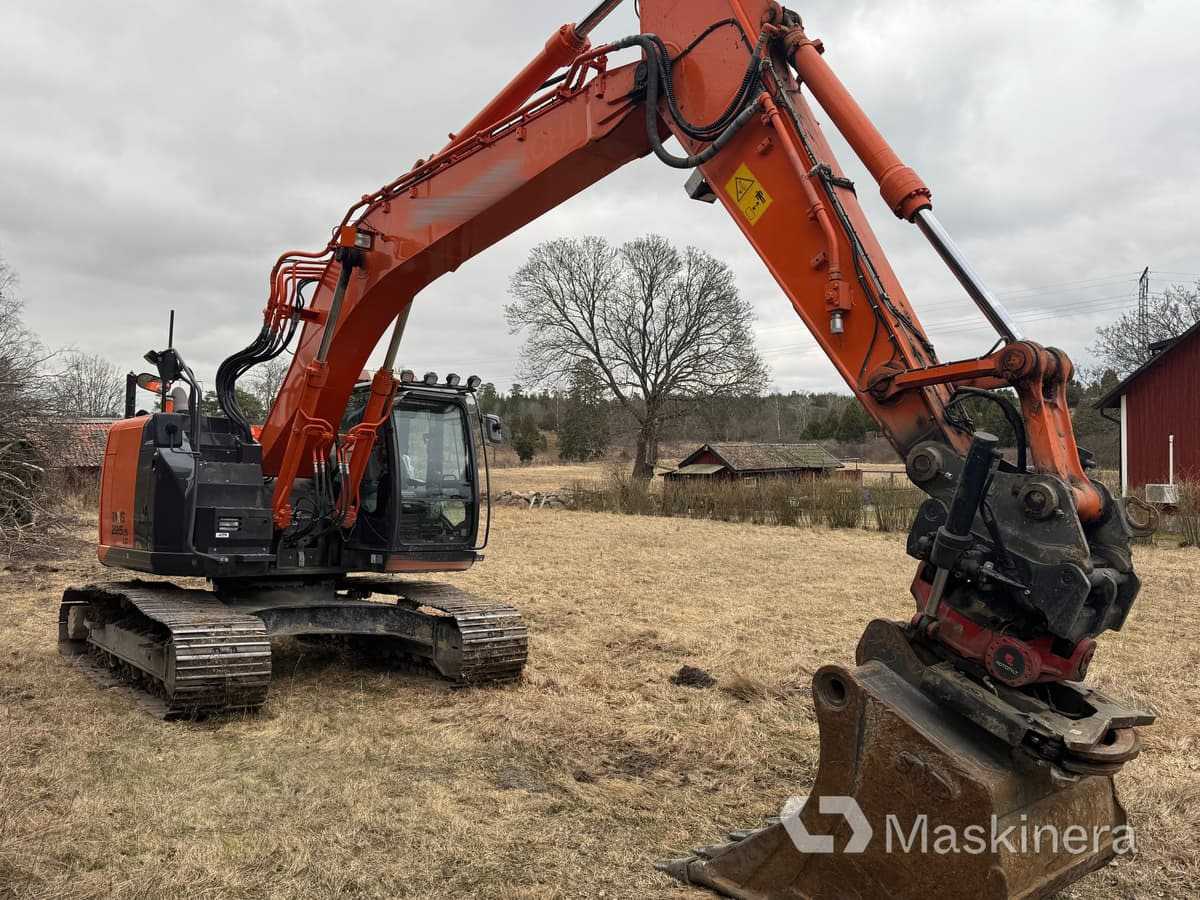 Grävmaskin Hitachi ZX225USLC-5B med redskap - Escavadora de rastos: foto 3 Grävmaskin Hitachi ZX225USLC-5B med redskap - Escavadora de rastos: foto 3