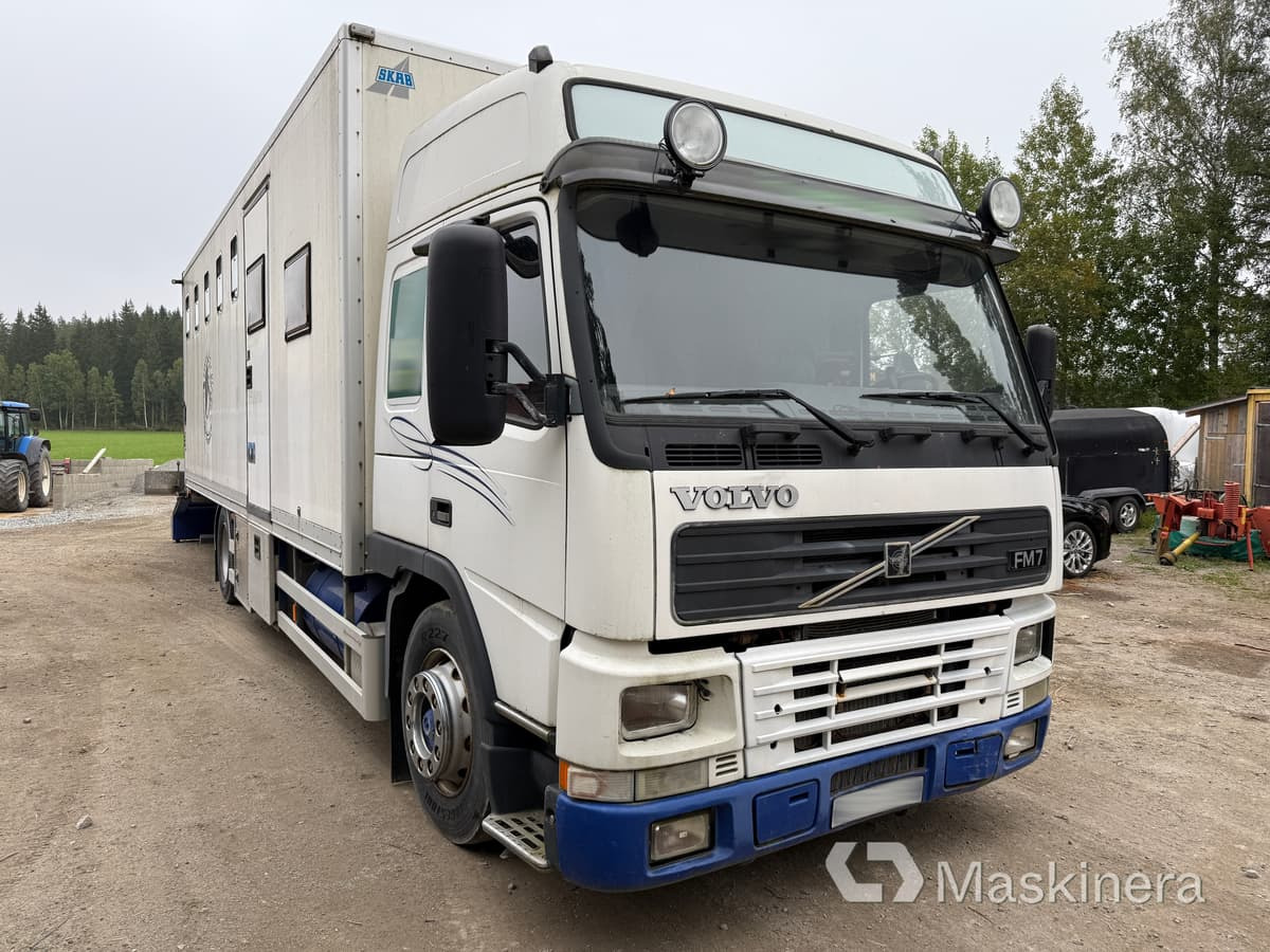 Hästlastbil Volvo FM7 4X2 - Camião de transporte de cavalos: foto 3 Hästlastbil Volvo FM7 4X2 - Camião de transporte de cavalos: foto 3