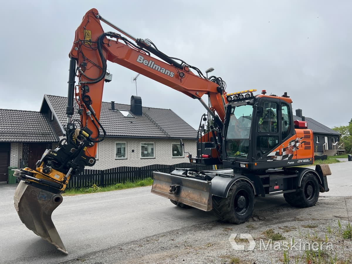 Hjulgrävare Doosan DX165W-5 med tillbehör - Escavadora de rastos: foto 1 Hjulgrävare Doosan DX165W-5 med tillbehör - Escavadora de rastos: foto 1