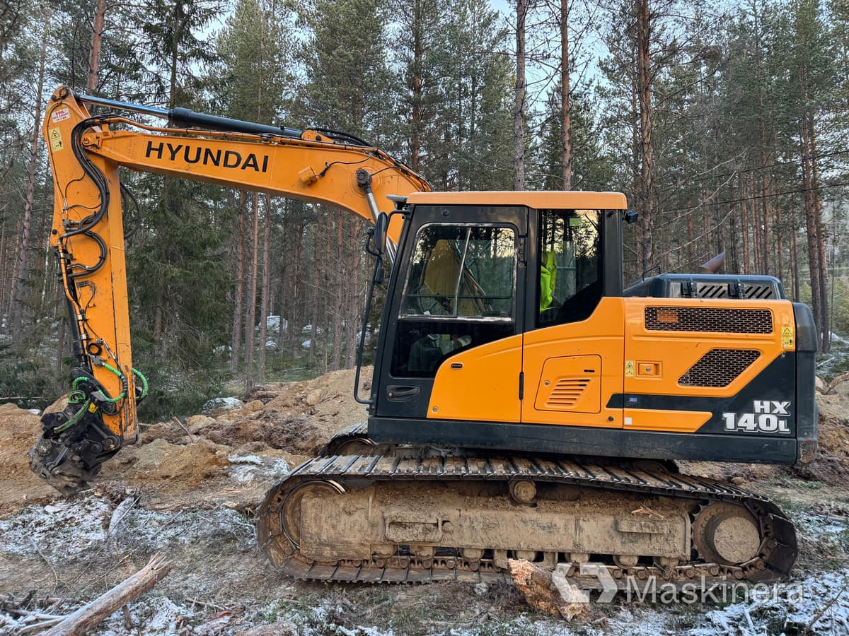Hyundai HX 140 L Grävmaskin Hyundai HX140 L med tillbehör - Escavadora de rastos: foto 2 Hyundai HX 140 L Grävmaskin Hyundai HX140 L med tillbehör - Escavadora de rastos: foto 2