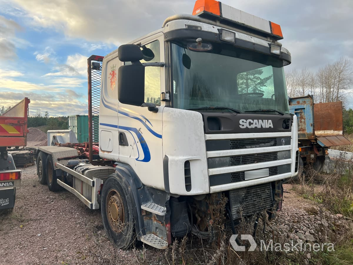 Lastväxlare Scania R124 GB 6X2 (Rep objekt) - Camião polibenne: foto 1 Lastväxlare Scania R124 GB 6X2 (Rep objekt) - Camião polibenne: foto 1