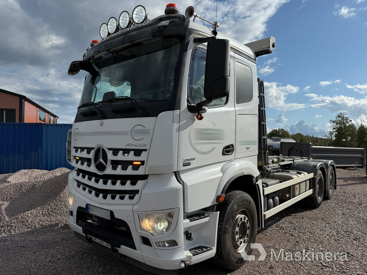 Lastväxlare Mercedes Arocs 2551 - Camião polibenne: foto 1 Lastväxlare Mercedes Arocs 2551 - Camião polibenne: foto 1
