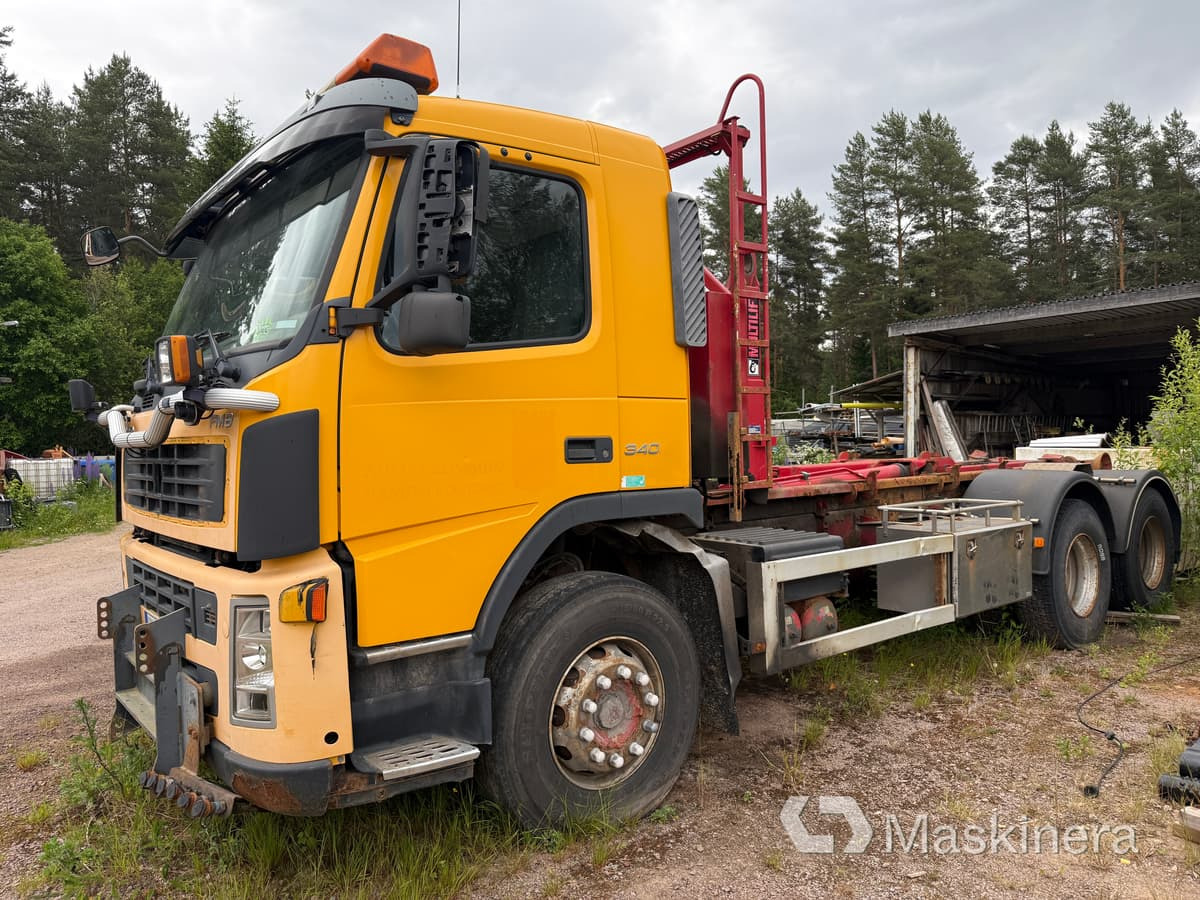 Lastväxlare Volvo FM9 6*2 (Rep.objekt) - Camião polibenne: foto 1 Lastväxlare Volvo FM9 6*2 (Rep.objekt) - Camião polibenne: foto 1