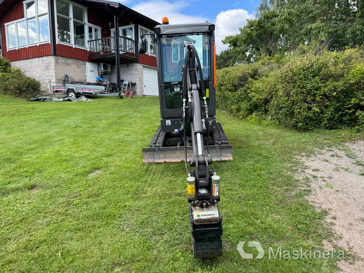 Minigrävare Volvo EC18R Minigrävare Volvo EC18E med trailer - Escavadora de rastos: foto 3 Minigrävare Volvo EC18R Minigrävare Volvo EC18E med trailer - Escavadora de rastos: foto 3