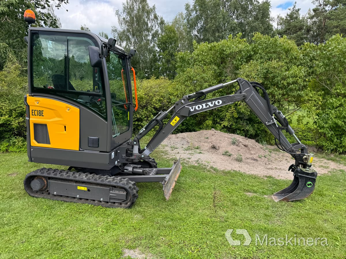 Minigrävare Volvo EC18R Minigrävare Volvo EC18E med trailer - Escavadora de rastos: foto 5 Minigrävare Volvo EC18R Minigrävare Volvo EC18E med trailer - Escavadora de rastos: foto 5