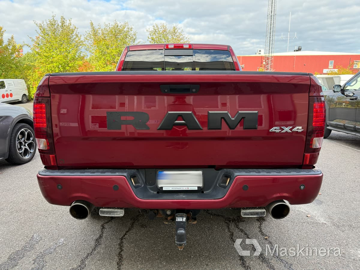 Furgão compacto Pickup Dodge Ram 1500 Crew Cab 5.7L V8 HEMI: foto 7 Furgão compacto Pickup Dodge Ram 1500 Crew Cab 5.7L V8 HEMI: foto 7