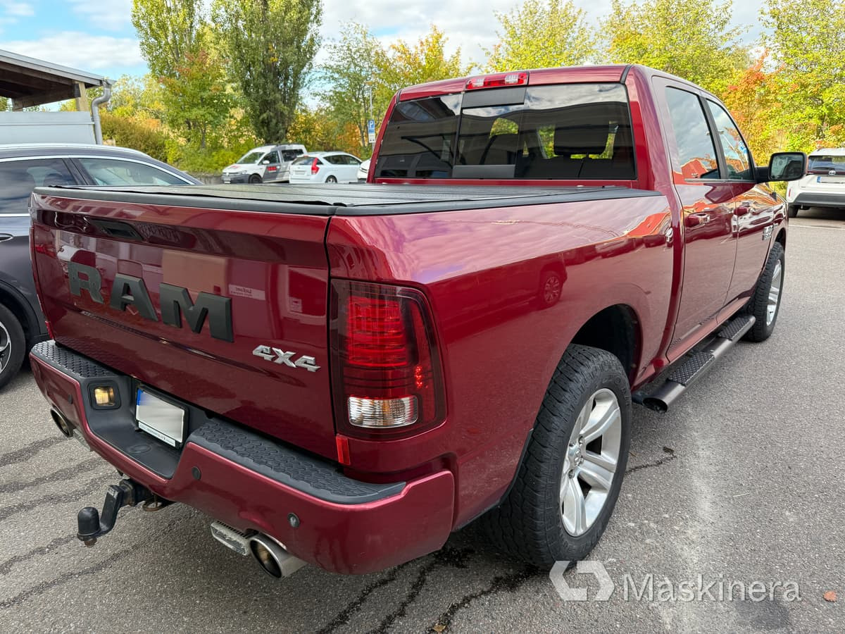 Furgão compacto Pickup Dodge Ram 1500 Crew Cab 5.7L V8 HEMI: foto 6 Furgão compacto Pickup Dodge Ram 1500 Crew Cab 5.7L V8 HEMI: foto 6