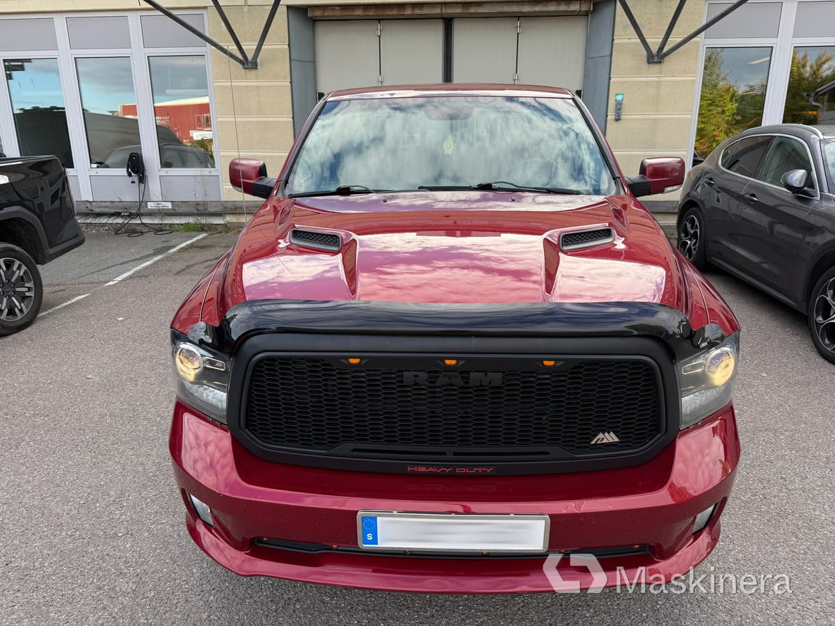 Pickup Dodge Ram 1500 Crew Cab 5.7L V8 HEMI - Furgão compacto: foto 2 Pickup Dodge Ram 1500 Crew Cab 5.7L V8 HEMI - Furgão compacto: foto 2