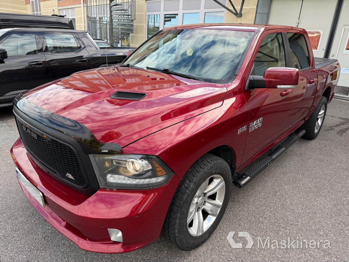 Furgão compacto Pickup Dodge Ram 1500 Crew Cab 5.7L V8 HEMI: foto 12 Furgão compacto Pickup Dodge Ram 1500 Crew Cab 5.7L V8 HEMI: foto 12