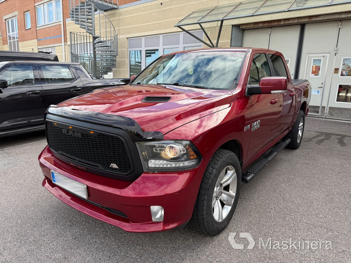Pickup Dodge Ram 1500 Crew Cab 5.7L V8 HEMI - Furgão compacto: foto 1 Pickup Dodge Ram 1500 Crew Cab 5.7L V8 HEMI - Furgão compacto: foto 1