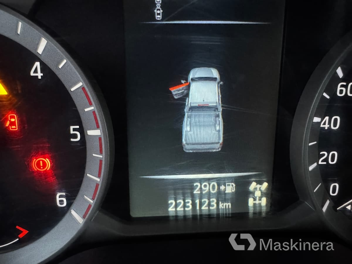 Furgão compacto Pickup Nissan Navara med flak: foto 11 Furgão compacto Pickup Nissan Navara med flak: foto 11