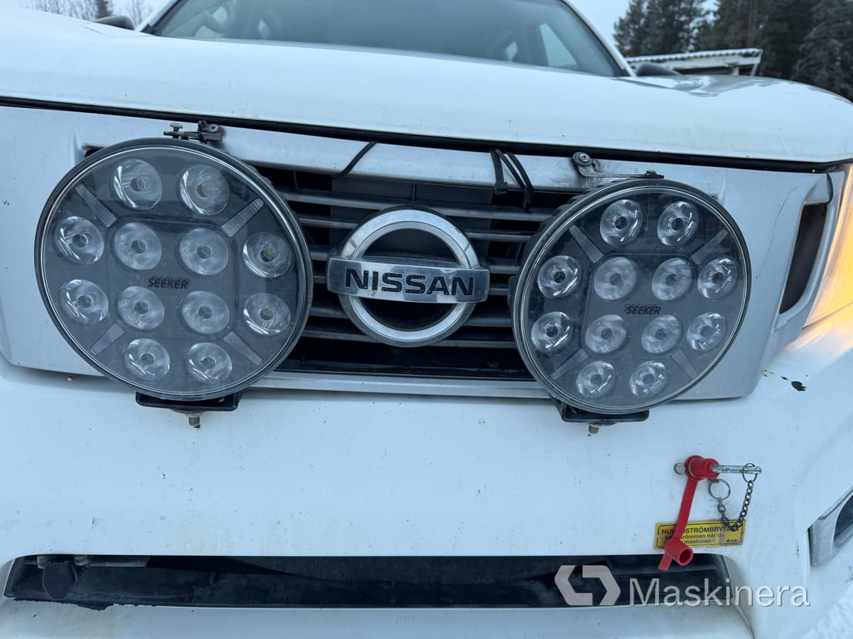 Furgão compacto Pickup Nissan Navara med flak: foto 48 Furgão compacto Pickup Nissan Navara med flak: foto 48