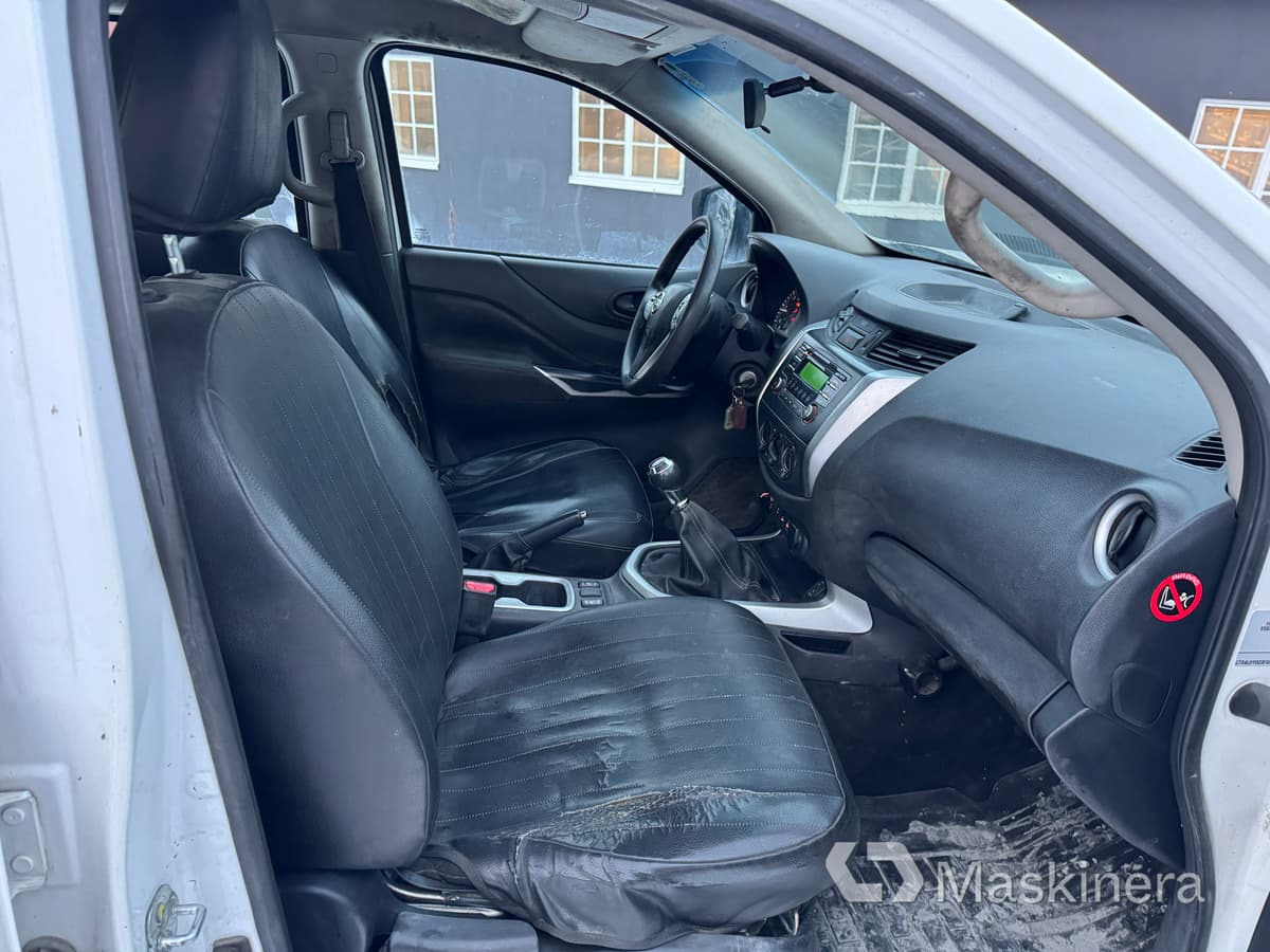 Furgão compacto Pickup Nissan Navara med flak: foto 35 Furgão compacto Pickup Nissan Navara med flak: foto 35