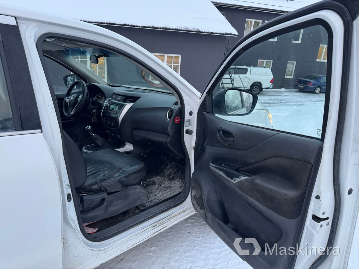 Furgão compacto Pickup Nissan Navara med flak: foto 34 Furgão compacto Pickup Nissan Navara med flak: foto 34