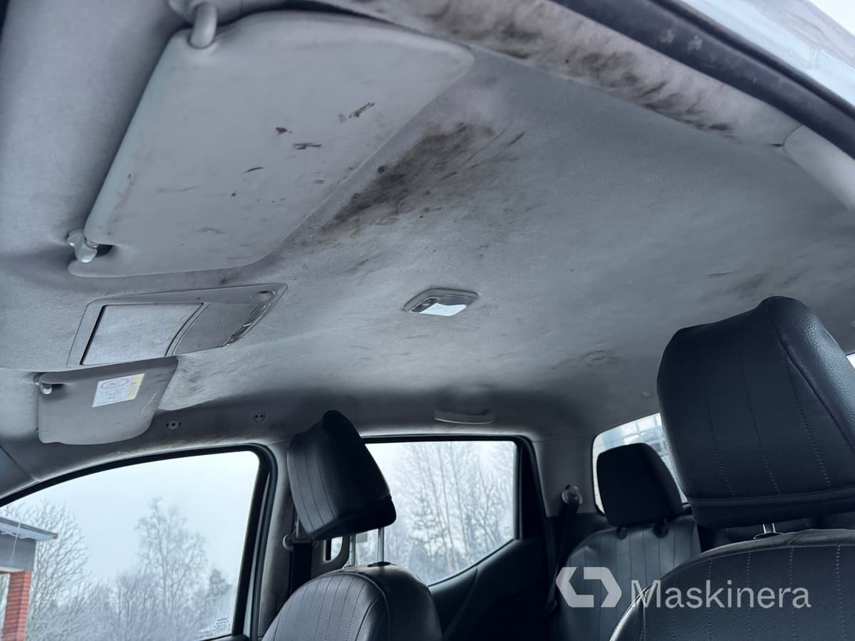 Furgão compacto Pickup Nissan Navara med flak: foto 24 Furgão compacto Pickup Nissan Navara med flak: foto 24