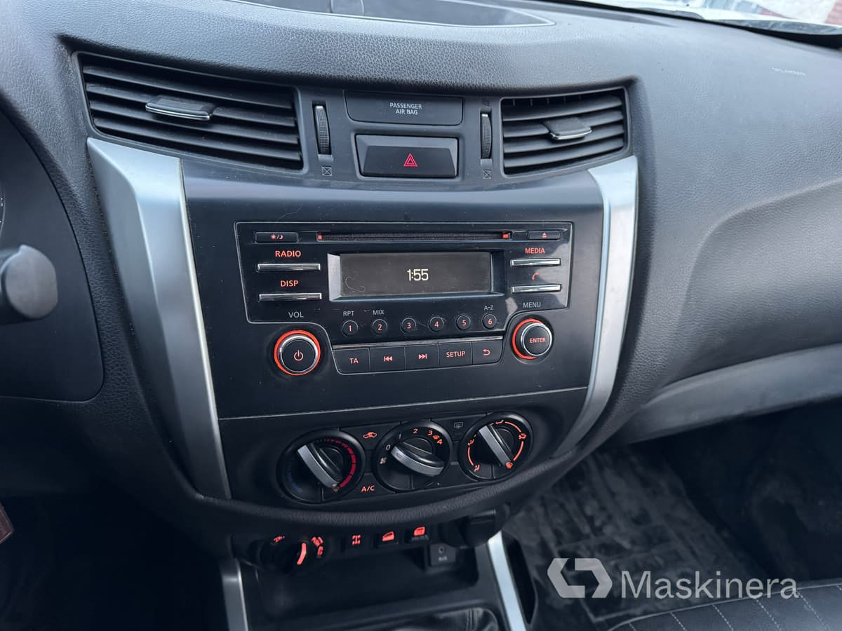 Furgão compacto Pickup Nissan Navara med flak: foto 13 Furgão compacto Pickup Nissan Navara med flak: foto 13