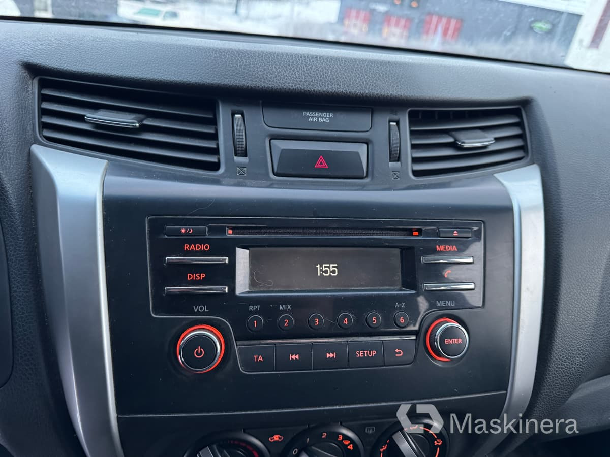 Furgão compacto Pickup Nissan Navara med flak: foto 19 Furgão compacto Pickup Nissan Navara med flak: foto 19