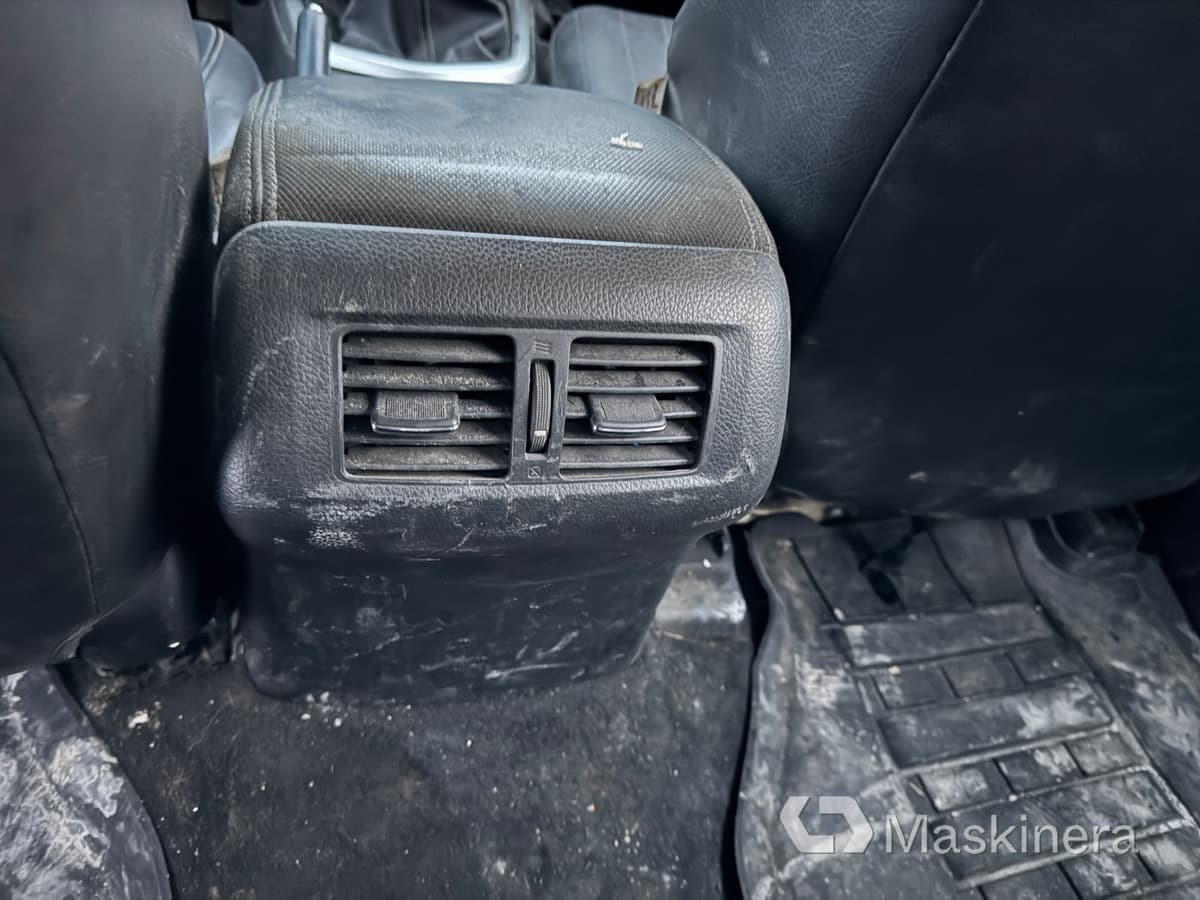 Furgão compacto Pickup Nissan Navara med flak: foto 31 Furgão compacto Pickup Nissan Navara med flak: foto 31