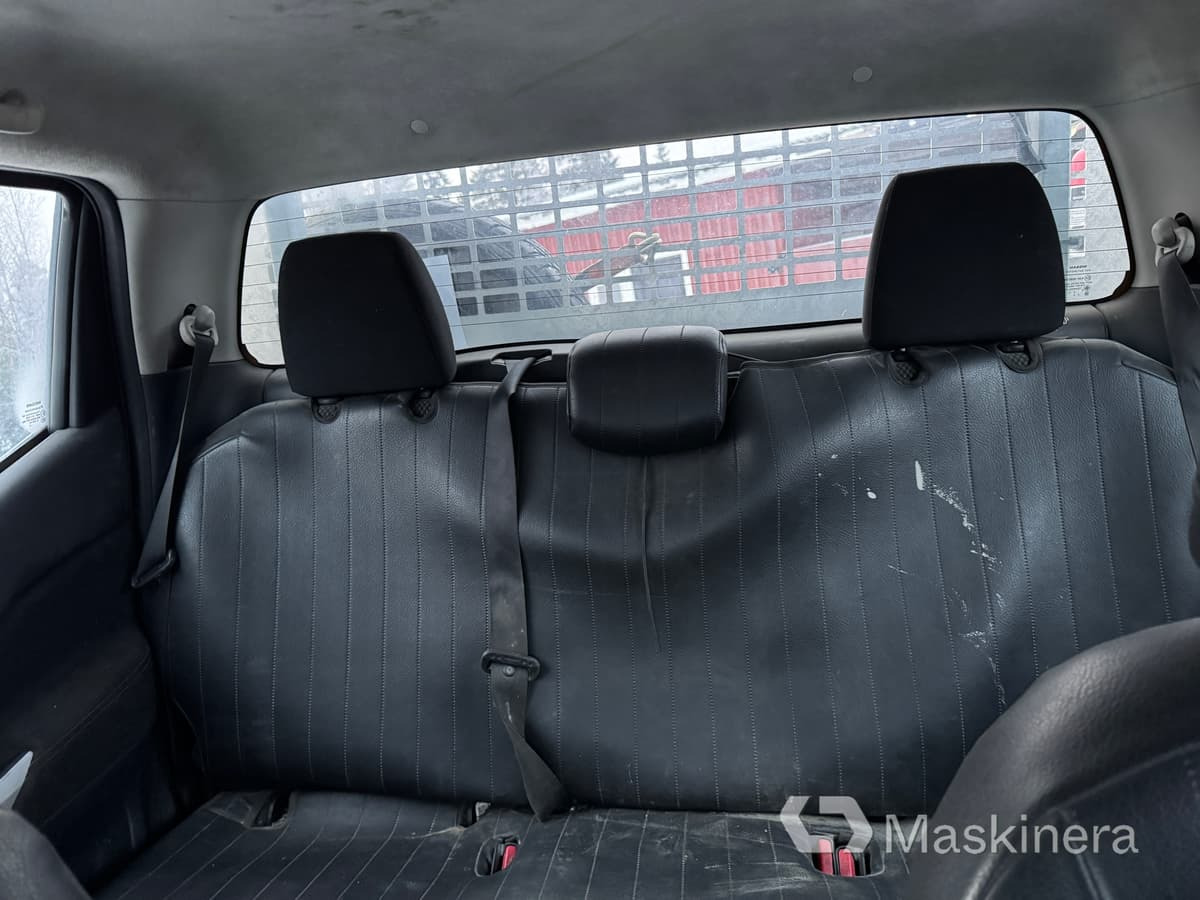 Furgão compacto Pickup Nissan Navara med flak: foto 23 Furgão compacto Pickup Nissan Navara med flak: foto 23