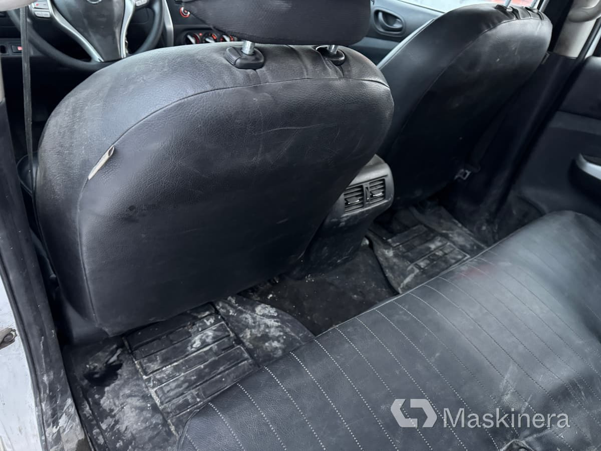 Furgão compacto Pickup Nissan Navara med flak: foto 30 Furgão compacto Pickup Nissan Navara med flak: foto 30