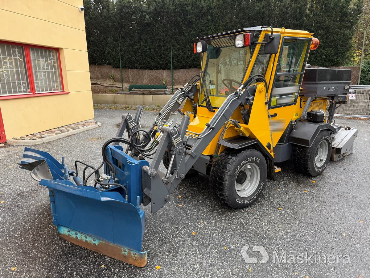 Redskapsbärare Wille 345 med snöutrustning - Veículo limpa-neves: foto 1 Redskapsbärare Wille 345 med snöutrustning - Veículo limpa-neves: foto 1