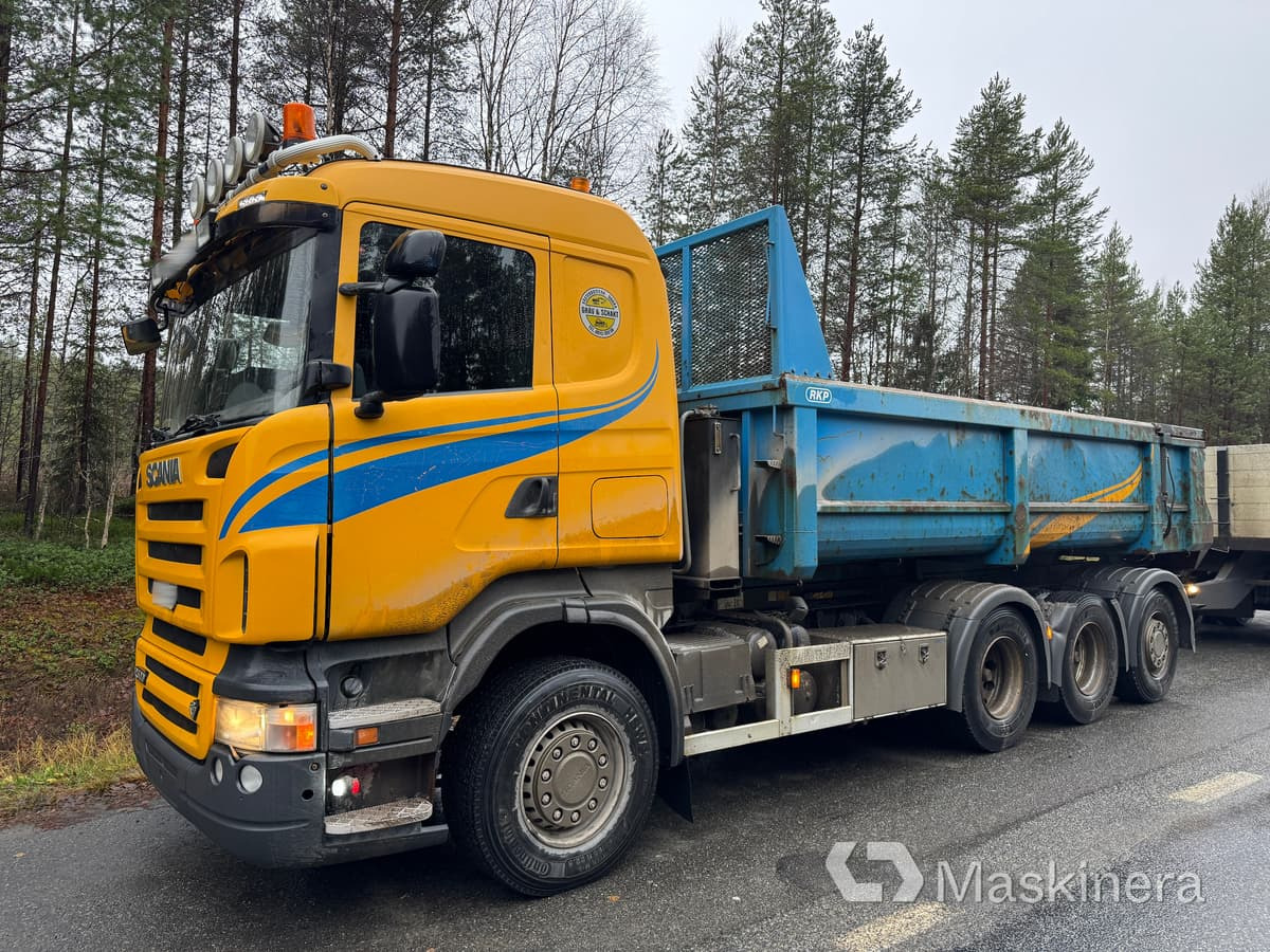 Scania R500LB8X4*4HHA Kassett bil Scania R500 tridem med vagn - Camião basculante: foto 1 Scania R500LB8X4*4HHA Kassett bil Scania R500 tridem med vagn - Camião basculante: foto 1
