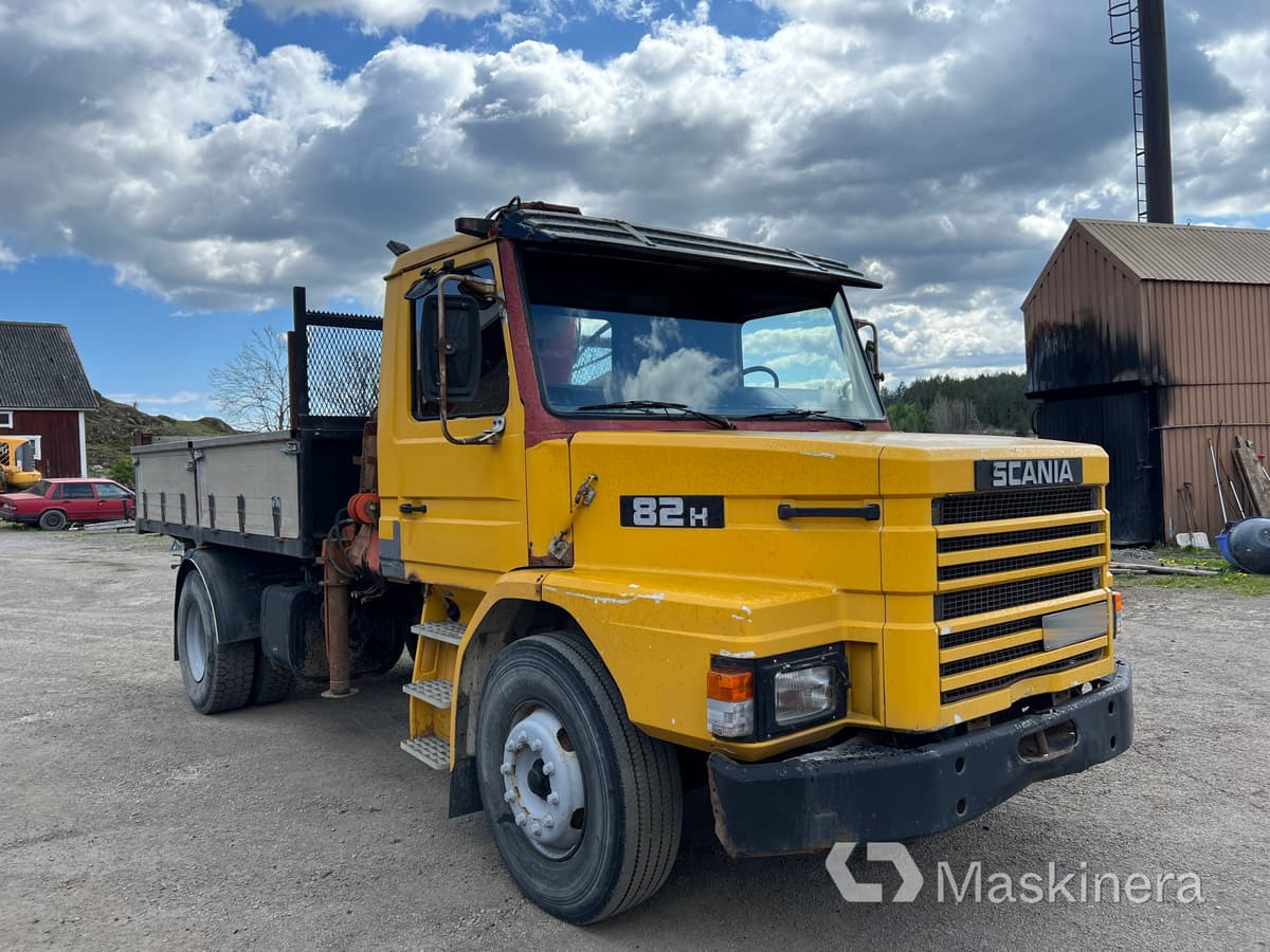 Scania T82HL4X2LS46KK Kran / tippbil Scania 82H - Camião basculante, Camião grua: foto 3 Scania T82HL4X2LS46KK Kran / tippbil Scania 82H - Camião basculante, Camião grua: foto 3