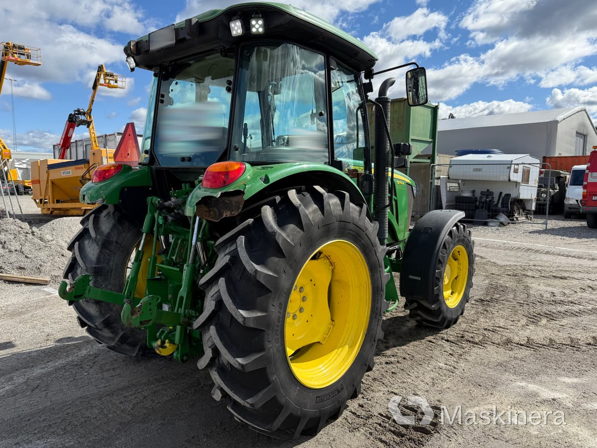 Traktor John Deere 5075M med snöutrustning - Trator: foto 5 Traktor John Deere 5075M med snöutrustning - Trator: foto 5