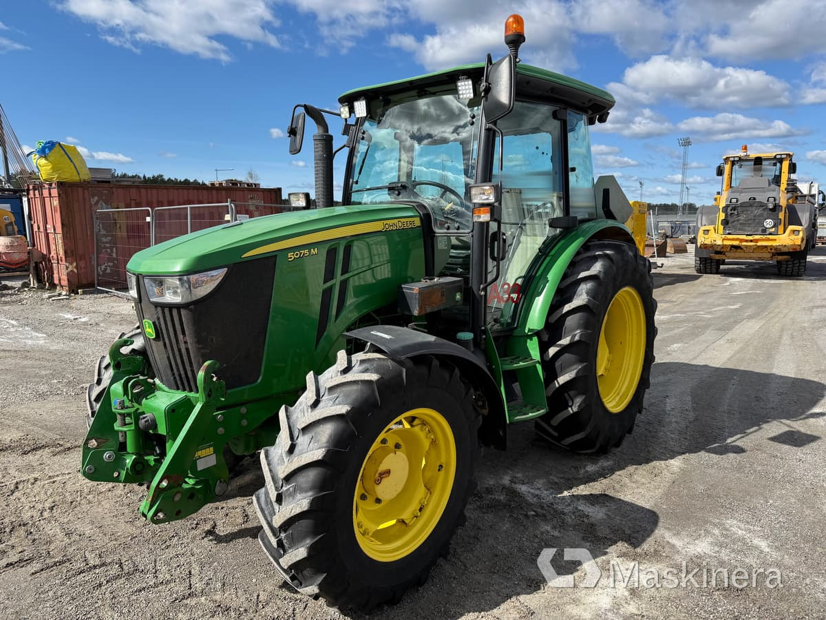 Traktor John Deere 5075M med snöutrustning - Trator: foto 1 Traktor John Deere 5075M med snöutrustning - Trator: foto 1