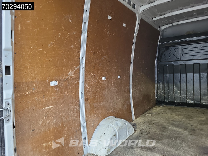 Iveco Daily 35S14 Automaat L2H2 3,5t Trekhaak LED Airco Cruise Navi Camera Euro6 APK 03-2026 L2 12m3 Airco Trekhaak Cruise control - Furgão: foto 5 Iveco Daily 35S14 Automaat L2H2 3,5t Trekhaak LED Airco Cruise Navi Camera Euro6 APK 03-2026 L2 12m3 Airco Trekhaak Cruise control - Furgão: foto 5