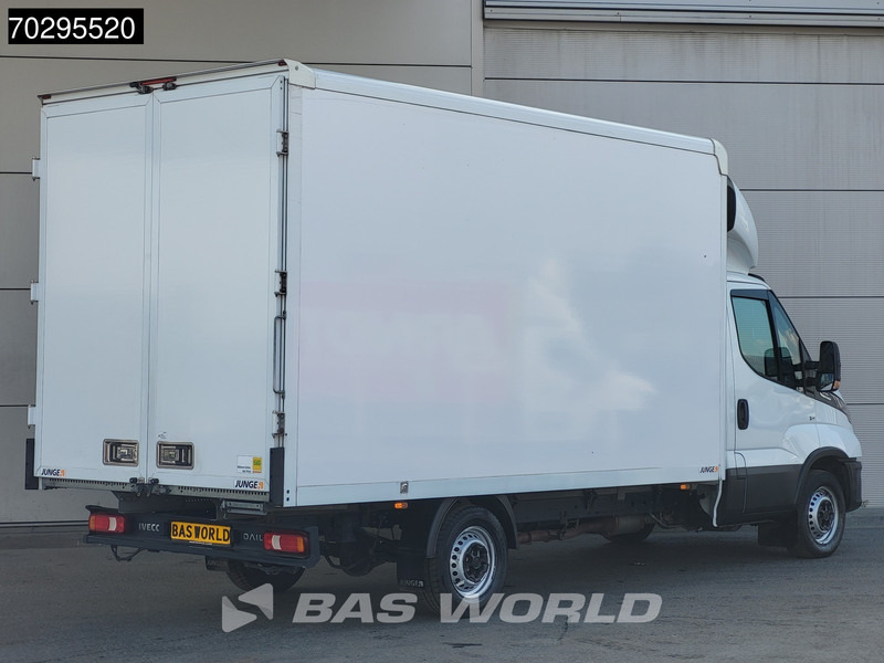 Iveco Daily 35S16 Automaat Bakwagen Achterdeuren 160PK Airco Camera Euro6 Meubelbak Koffer 21m3 Airco - Carrinha de contentor: foto 5 Iveco Daily 35S16 Automaat Bakwagen Achterdeuren 160PK Airco Camera Euro6 Meubelbak Koffer 21m3 Airco - Carrinha de contentor: foto 5