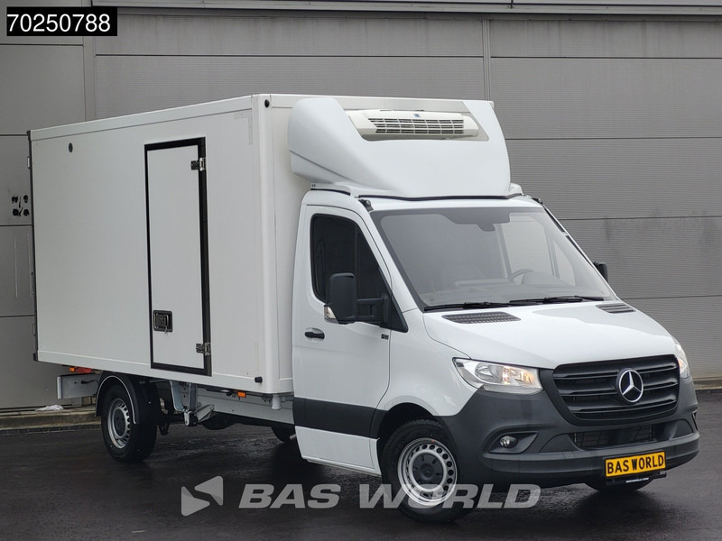 Mercedes-Benz Sprinter 317 CDI Koelwagen Automaat Zijdeur 2025-Model Thermo King V-300max 230v-Stekker 170PK Airco Cruise MBUX CarPlay Euro6 Koel Koele - Carrinha frigorífica: foto 2 Mercedes-Benz Sprinter 317 CDI Koelwagen Automaat Zijdeur 2025-Model Thermo King V-300max 230v-Stekker 170PK Airco Cruise MBUX CarPlay Euro6 Koel Koele - Carrinha frigorífica: foto 2