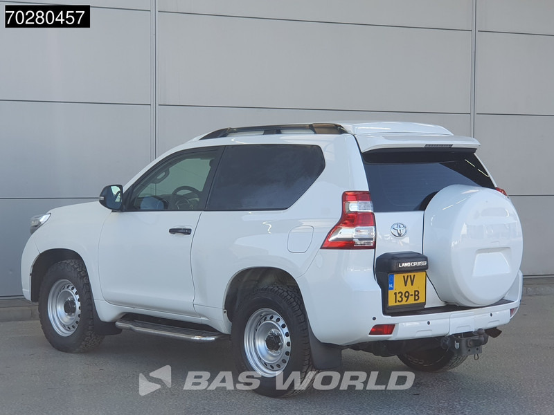 Toyota Land Cruiser 2.8 D-4D 177 PK Euro6 3DRS VAN 3.5t trekhaak Warn Lier Airco PDC 2m3 Airco Trekhaak - Furgão compacto: foto 2 Toyota Land Cruiser 2.8 D-4D 177 PK Euro6 3DRS VAN 3.5t trekhaak Warn Lier Airco PDC 2m3 Airco Trekhaak - Furgão compacto: foto 2