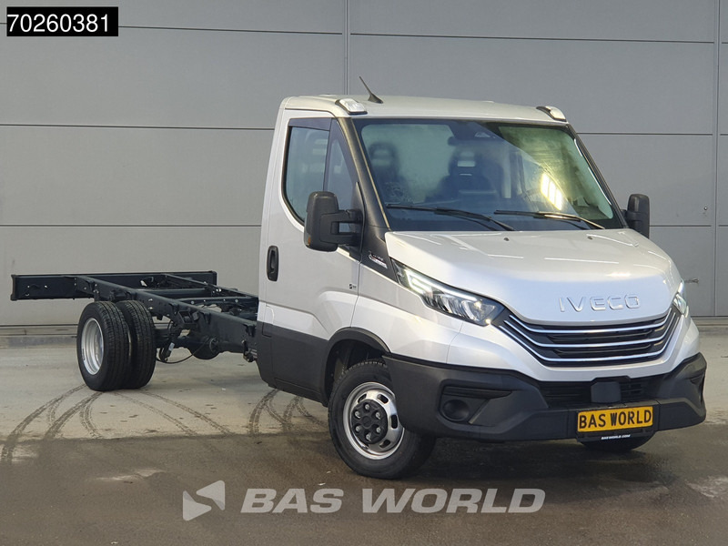 Iveco Daily 35C21 Automaat 410wb Dubbellucht 2025model Chassis Cabine ACC Fahrgestell Airco - Veículo comercial: foto 2 Iveco Daily 35C21 Automaat 410wb Dubbellucht 2025model Chassis Cabine ACC Fahrgestell Airco - Veículo comercial: foto 2