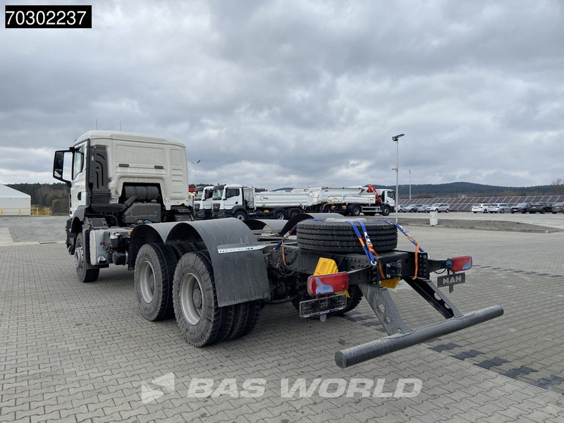 MAN TGS 33.400 6X4 NEW 6x4 chassis Big-Axle Manual Airco EURO 2 - Camião chassi: foto 2 MAN TGS 33.400 6X4 NEW 6x4 chassis Big-Axle Manual Airco EURO 2 - Camião chassi: foto 2