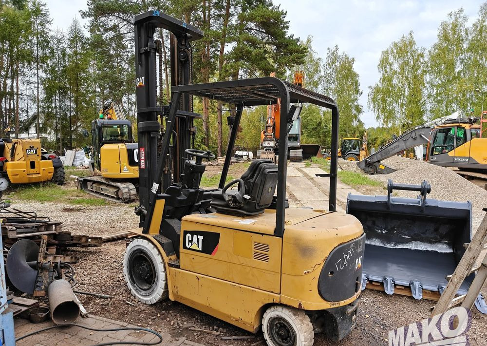Caterpillar EP35K-PAC - Empilhadeira elétrica: foto 1 Caterpillar EP35K-PAC - Empilhadeira elétrica: foto 1