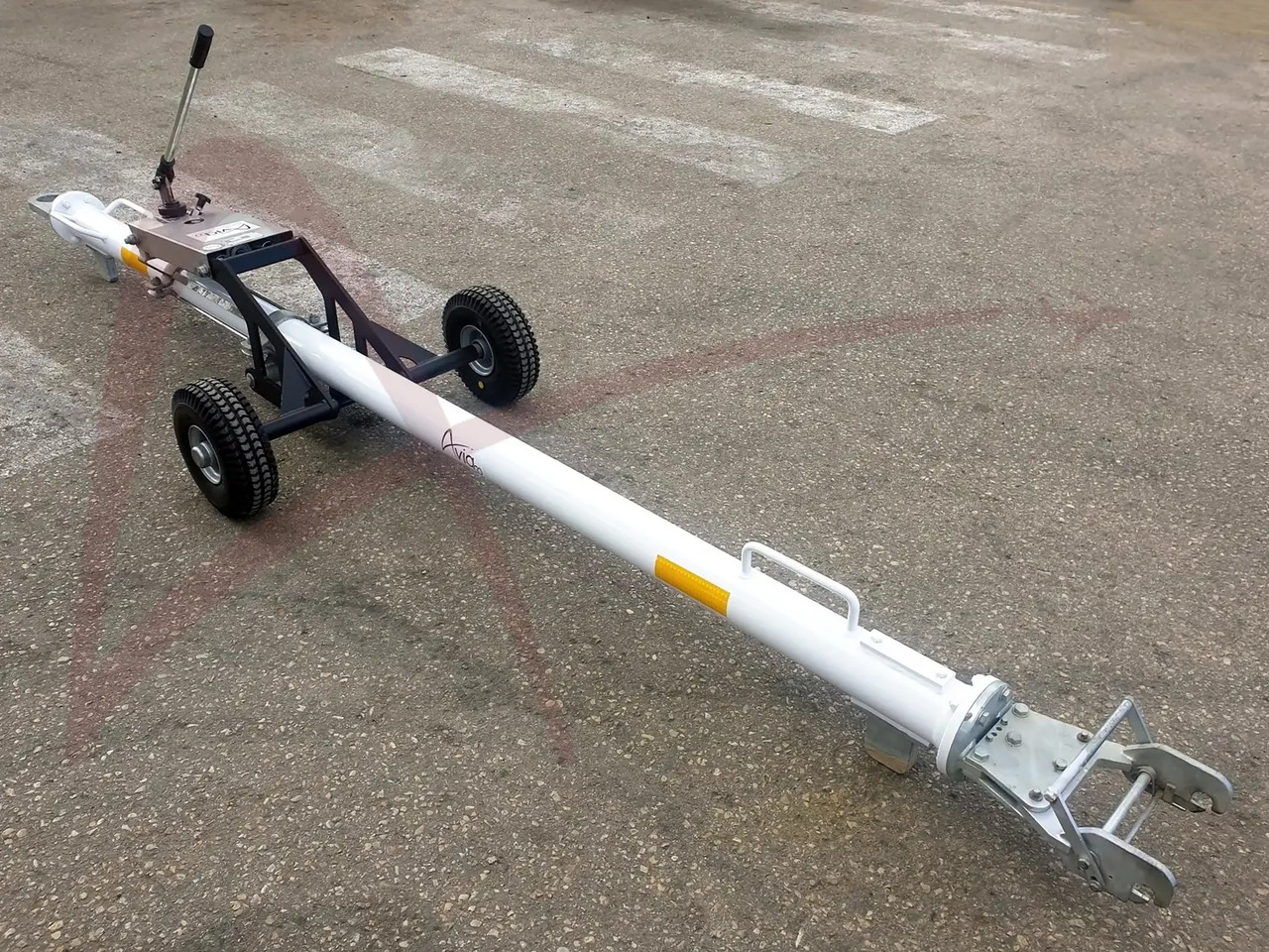 JMS J-TOW DASH8-4 - Equipamento aeroportuário: foto 1 JMS J-TOW DASH8-4 - Equipamento aeroportuário: foto 1