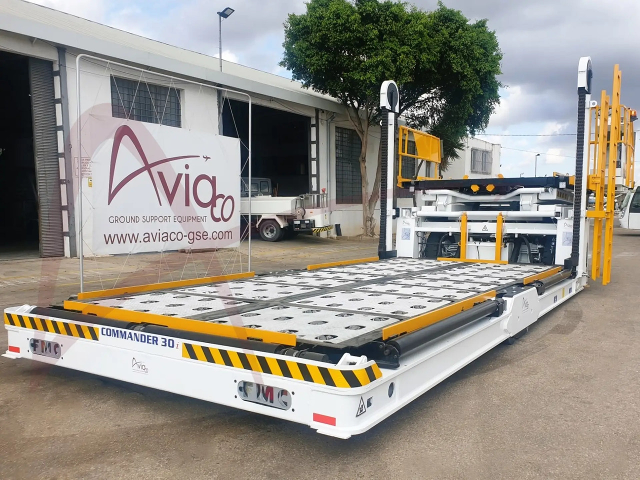 FMC COMMANDER 30i - Elevador/ Carregador de contentores e paletes: foto 1 FMC COMMANDER 30i - Elevador/ Carregador de contentores e paletes: foto 1