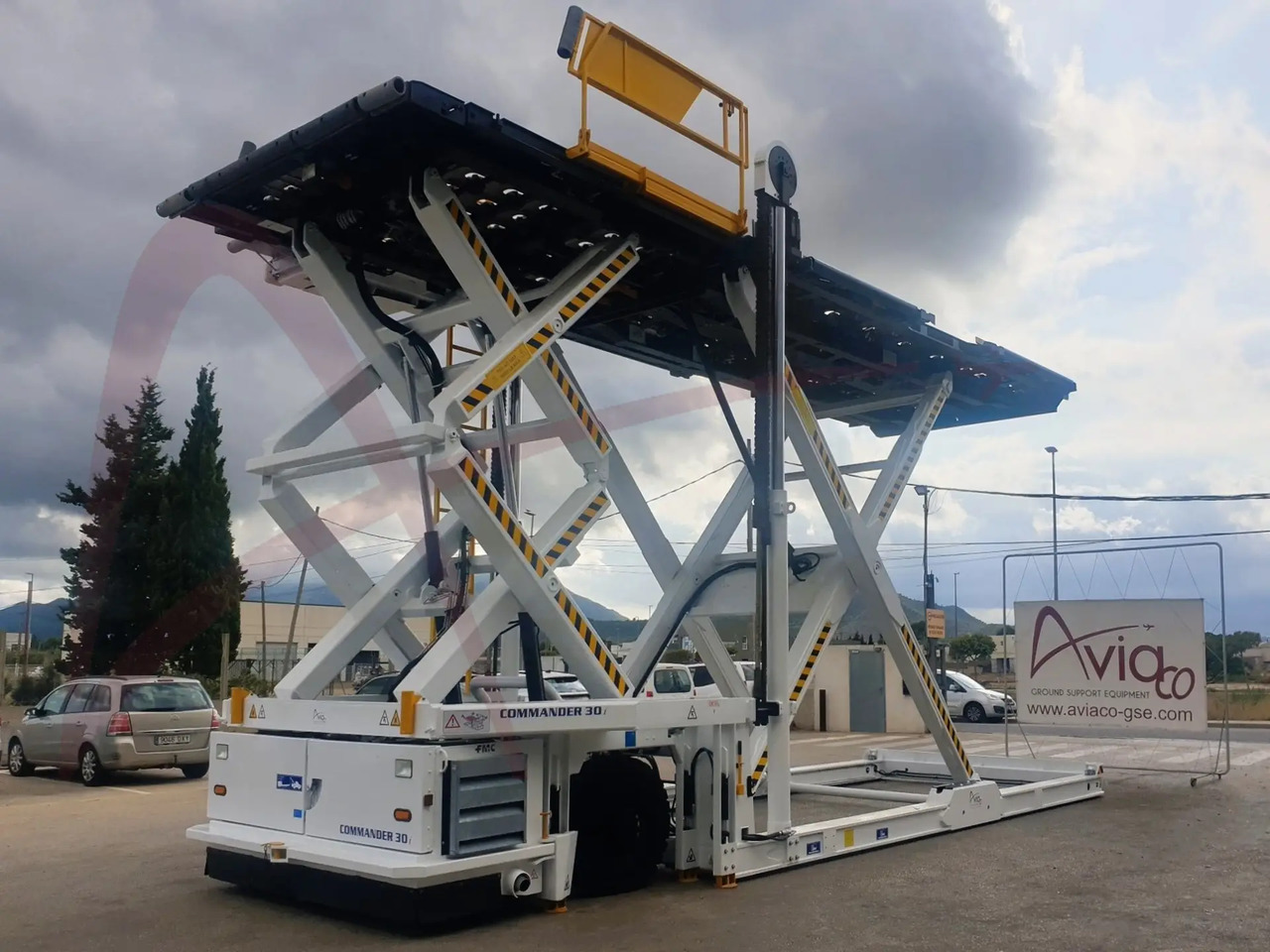 FMC COMMANDER 30i - Elevador/ Carregador de contentores e paletes: foto 4 FMC COMMANDER 30i - Elevador/ Carregador de contentores e paletes: foto 4