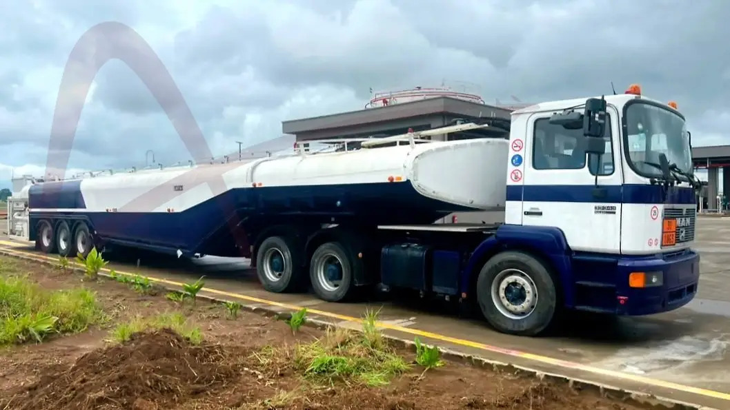 MAN 33-343 - Caminhão tanque: foto 2 MAN 33-343 - Caminhão tanque: foto 2