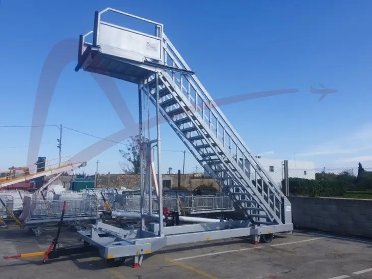 MASTER EQUIPMENT STR710-14 - Escada de passageiros: foto 5 MASTER EQUIPMENT STR710-14 - Escada de passageiros: foto 5