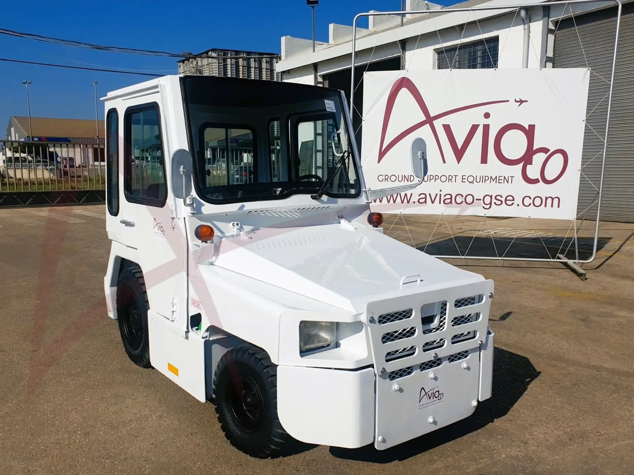 NISSAN FV02 - Trator de bagagem: foto 1 NISSAN FV02 - Trator de bagagem: foto 1